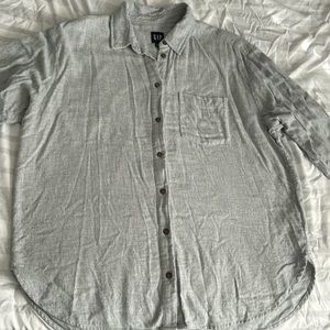 Gap Women’s Light Gray Button Down Shirt - Medium